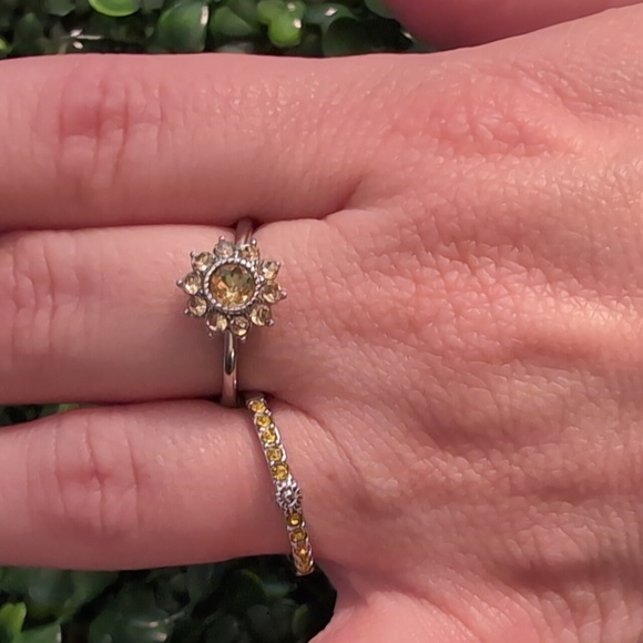 Silver toned Fragrant Jeweled Gemstone Sunflower Ring With Matching Band - Picture 1 of 6